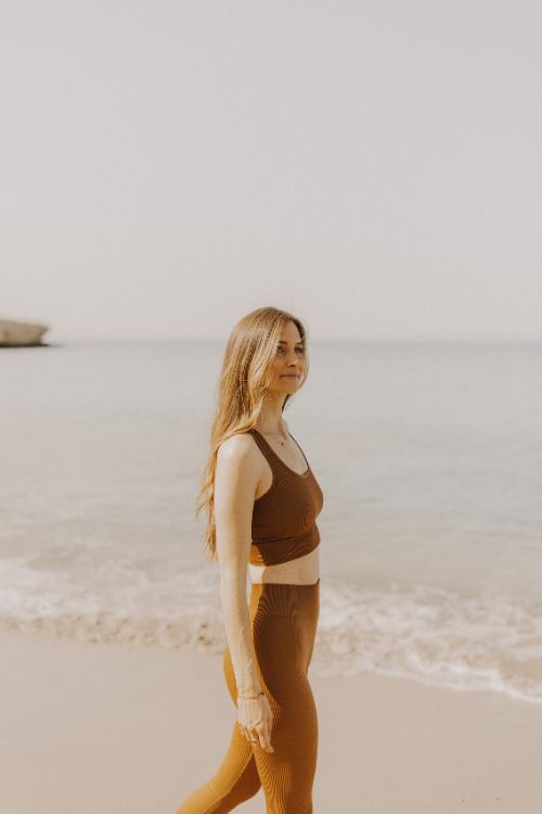 Naturopathe experte fertilité, Professeure de yoga fertilité et thérapeuthe en drainage lymphatique hormonal et fertilité renata frança